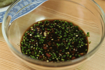 【凉拌手撕茄子】淋酱汁