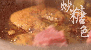 【脆香糖醋小排】倒入排骨