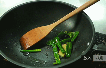 【酱排骨】加入八角