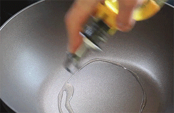 【青椒炒香干】爆香