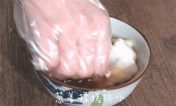 【红烧狮子头】挤汁