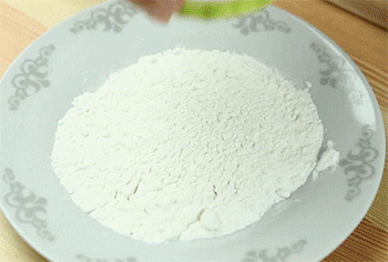 【韩式角瓜饼】裹面粉