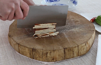 【青椒炒香干】切香干丝