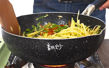 【清炒南瓜丝】翻炒