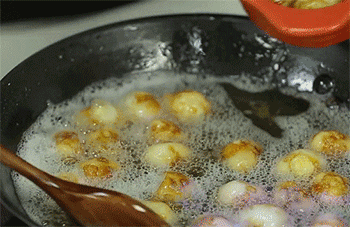 【虎皮鹌鹑蛋】捞出鹌鹑蛋