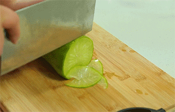 【虾皮拌萝卜丝】切萝卜