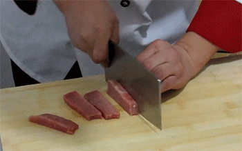 【肉段烧茄子】切猪肉条