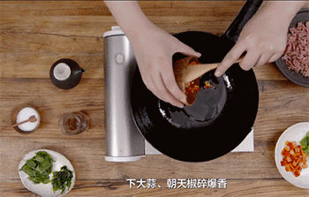 【泰式炒碎肉】爆香