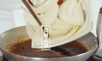 【亲子丼】放入食材