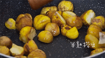 【板栗烧鸡】煎板栗