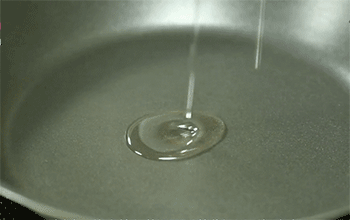 【茄汁金针菇】热锅起油