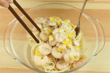 【奶油虾仁意面】搅拌