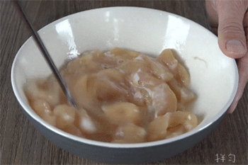 【炸鸡柳】搅匀