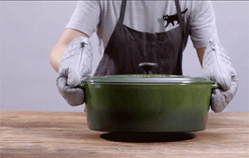 【无花果烤鸭,】取出锅子