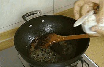 【香辣鱿鱼】爆香大葱