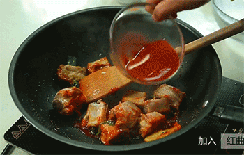 【酱排骨】加入红曲酒