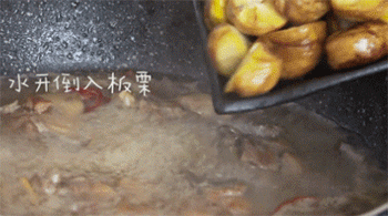 【板栗烧鸡】放板栗和黑胡椒