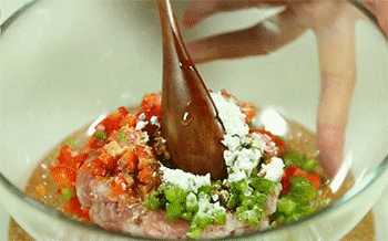 【香菇酿肉】拌匀