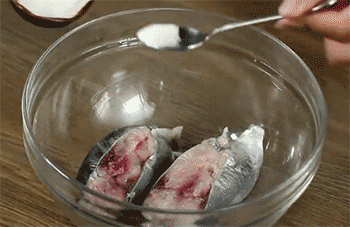 【香煎马鲛鱼】加盐