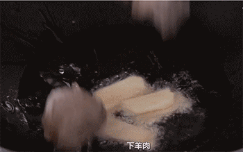 【茨菰炖羊肉】放入羊肉