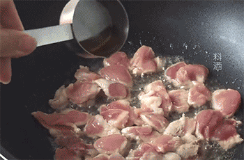 【沂蒙农家小炒肉】加料酒