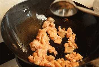 【干锅鸡】翻炒