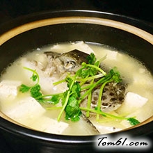 三文鱼头汤的做法