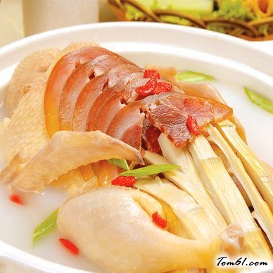 笋干老鸭煲的做法