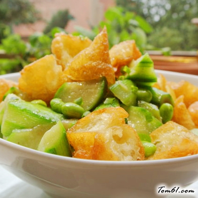 丝瓜毛豆炒老油条的做法