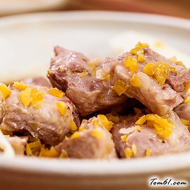 酸梅蒸排骨的做法