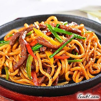 嫩牛炒乌冬面的做法