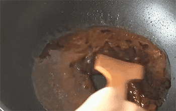 【京酱肉丝】翻炒