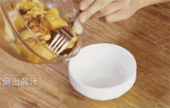 【烤箱版秘制鸡腿饭】调酱汁