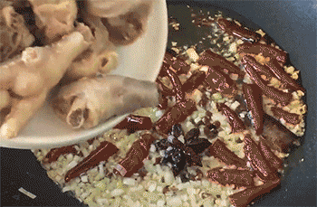 【光棍鸡】放入鸡块