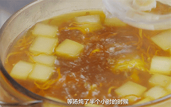 【板栗龙骨汤】放入瑶柱