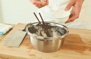 【干炸小黄鱼】加入生粉