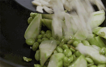 【丝瓜扁尖炒毛豆】放扁尖