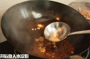 【蒜烧肚条】放入水淀粉