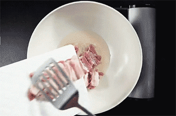 【老干妈千张结烧肉】炒五花肉