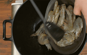 【柠檬叶香辣虾】炒白虾