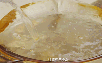 【板栗龙骨汤】焯水