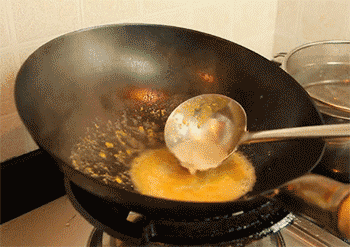 【蛋黄豆腐】加入水淀粉