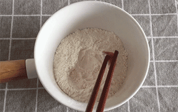 【芝麻肉团】裹面粉