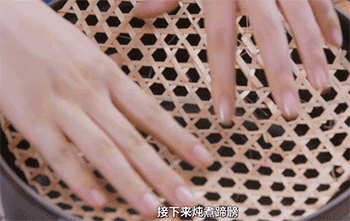 【冰糖元蹄】放入蹄髈