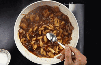 【老干妈千张结烧肉】加盐