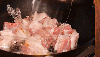 【砂锅红烧肉】焯水
