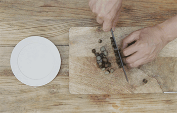 【酱瓜肉丁炒毛豆】酱瓜切丁