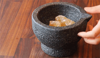 【砂锅红烧肉】冰糖