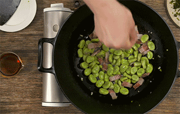 【咸肉雪菜炒蚕豆】调味