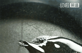 【蒜香龙利鱼】放入龙利鱼